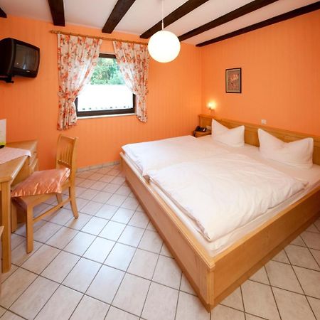Hôtel Gasthaus Zur Wolfsschlucht à Sugenheim Extérieur photo